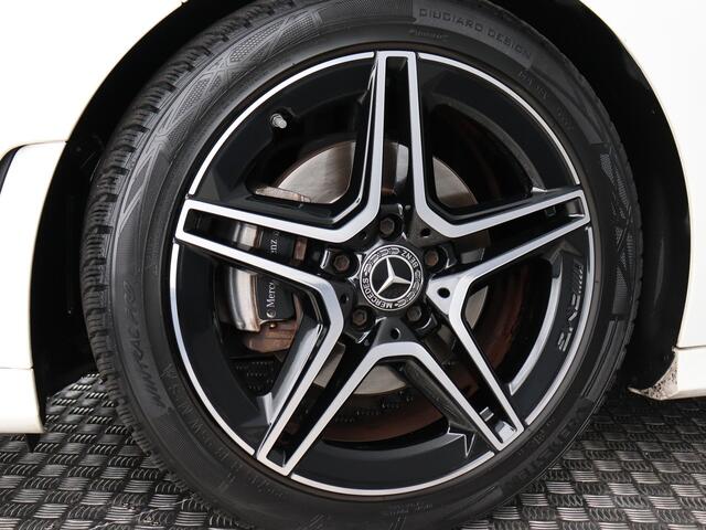 Mercedes-Benz A-KLASSE 180 Premium Plus AMG (Pano / Night Pakket / Sfeerverlichting / Camera / Blindspot / Burmester)