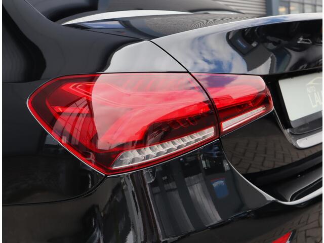 Mercedes-Benz A-KLASSE 250 e AMG Line | Pano | Camera | sfeerverlichting | Stoelverwarming