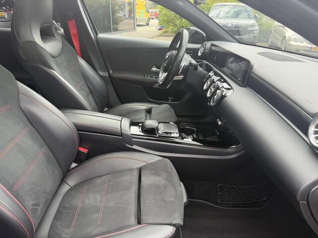 Mercedes-Benz A-KLASSE 250 4MATIC Premium Plus PANORAMADAK| SPORT INTERIEUR| NAVIGATIE| CAMERA| AIRCO/ECC| CRUISECONTROL| PARKEERSENSOREN