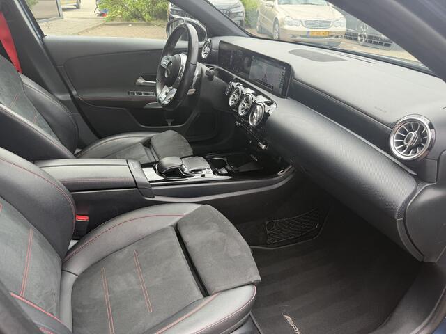 Mercedes-Benz A-KLASSE 250 4MATIC Premium Plus PANORAMADAK| SPORT INTERIEUR| NAVIGATIE| CAMERA| AIRCO/ECC| CRUISECONTROL| PARKEERSENSOREN