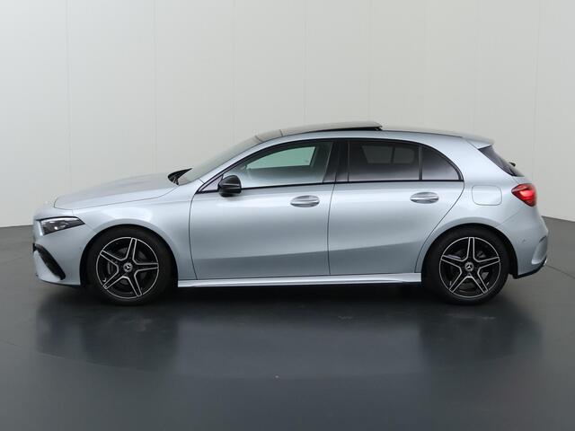 Mercedes-Benz A-KLASSE 180 Star Edition AMG Line | Nightpakket | Sfeerverlichting | MULTIBEAM LED | Stoelverwarming |
