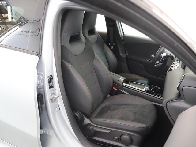 Mercedes-Benz A-KLASSE 180 Star Edition AMG Line | Nightpakket | Sfeerverlichting | MULTIBEAM LED | Stoelverwarming |