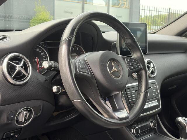 Mercedes-Benz A-KLASSE 180 Business Solution 2e Eigenaar,Dealer Onderhouden,Camera,Carplay,Stoelverw,123pk,Halfleder,Airco,Cruise,Lm velgen,Pdc V+A,6 Bak,N.A.P,Apk tot 03-2027