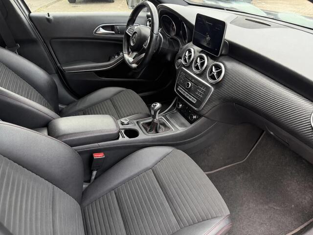 Mercedes-Benz A-KLASSE 180 Business Solution AMG PARKEERSENSOREN | NAVIGATIE | AIRCO | LED | KEYLESS-GO