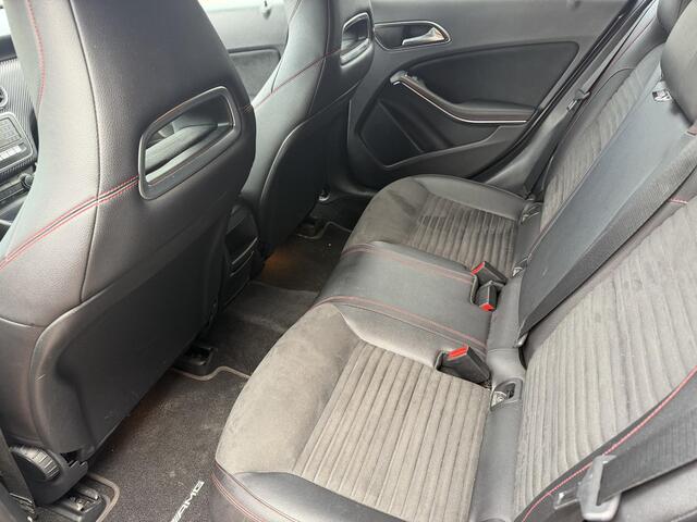 Mercedes-Benz A-KLASSE 180 Business Solution AMG PARKEERSENSOREN | NAVIGATIE | AIRCO | LED | KEYLESS-GO