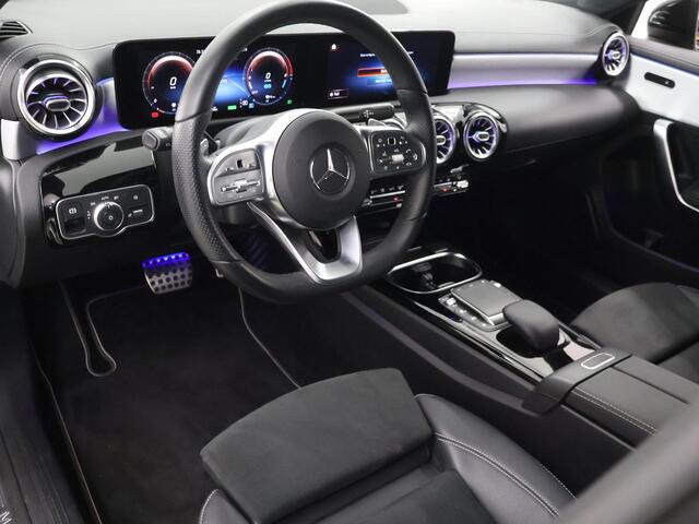 Mercedes-Benz A-KLASSE 250 e Business Solution AMG Limited | Night | Widescreen | 19" multispaaks velgen (hoogglans zwart) | Achteruitrijcamera | Stoelverwarming |