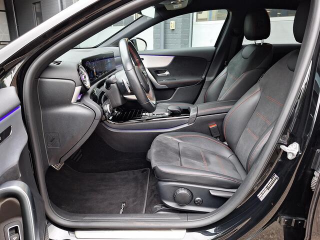 Mercedes-Benz A-KLASSE Limousine 180 Business Solution AMG | Achteruitrijcamera | Widescreen | Sfeerverlichting | Stoelverwarming | Spoorassistent | Privacy Glas Achter