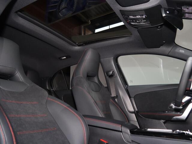 Mercedes-Benz A-KLASSE 250e Business Solution AMG | Panoramaschuifdak | Premium Plus | Head-up display | Dodehoekassistent |