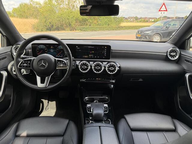 Mercedes-Benz A-KLASSE 220 Premium Plus AMG-line | RODE GORDELS | NAVI | KLIMA | CAMERA | BOVAG !!