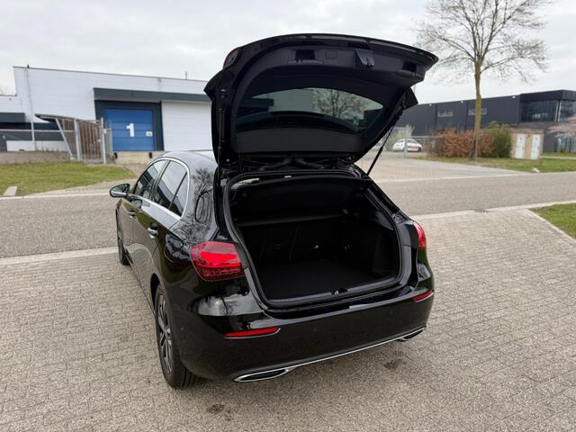 Mercedes-Benz A-KLASSE 180 Luxury Line Automaat Navi