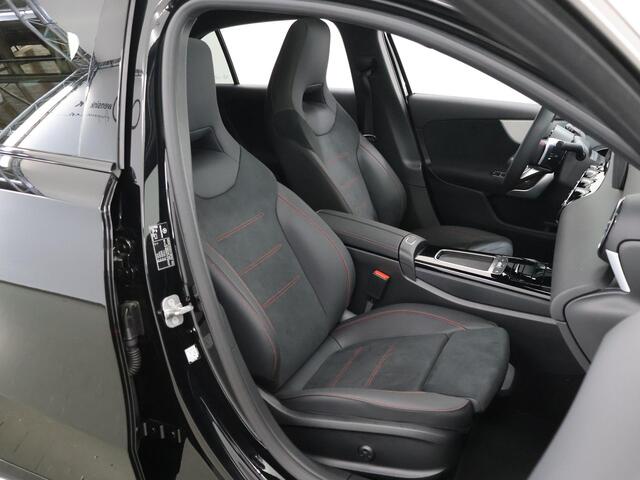 Mercedes-Benz A-KLASSE 180 Business Solution AMG | Panoramaschuifdak | Premium plus | Head-Up | Stoelverwarming | Achteruitrijcamera | MULTIBEAM LED |