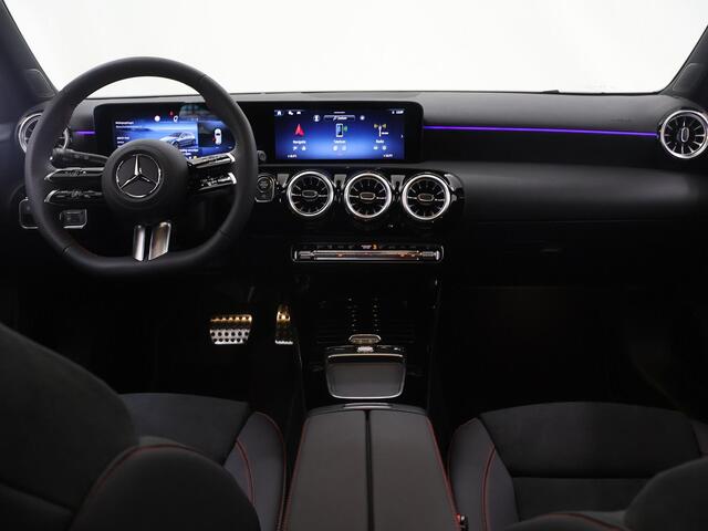Mercedes-Benz A-KLASSE 180 Business Solution AMG | Panoramaschuifdak | Premium plus | Head-Up | Stoelverwarming | Achteruitrijcamera | MULTIBEAM LED |