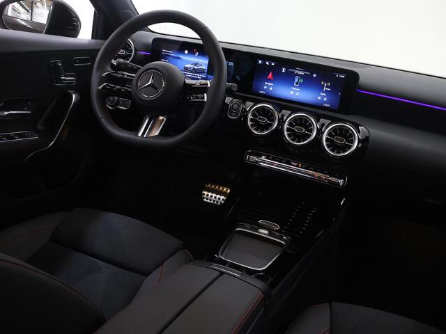 Mercedes-Benz A-KLASSE 180 Business Solution AMG | Panoramaschuifdak | Premium plus | Head-Up | Stoelverwarming | Achteruitrijcamera | MULTIBEAM LED |