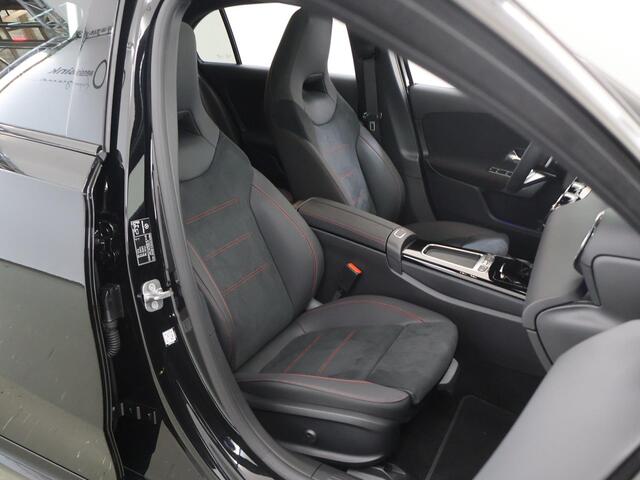 Mercedes-Benz A-KLASSE 180 Business Solution AMG | Panoramaschuifdak | Premium plus | Head-Up | Stoelverwarming | Achteruitrijcamera | MULTIBEAM LED |