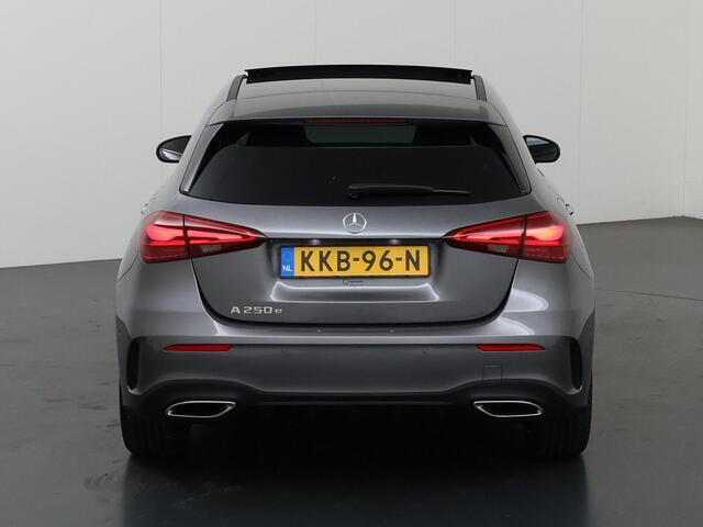 Mercedes-Benz A-KLASSE 250e Business Solution AMG | Panoramaschuifdak | Premium Plus | Head-up display | Dodehoekassistent |