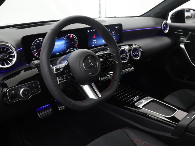 Mercedes-Benz A-KLASSE 250e Business Solution AMG | Panoramaschuifdak | Premium Plus | Head-up display | Dodehoekassistent |