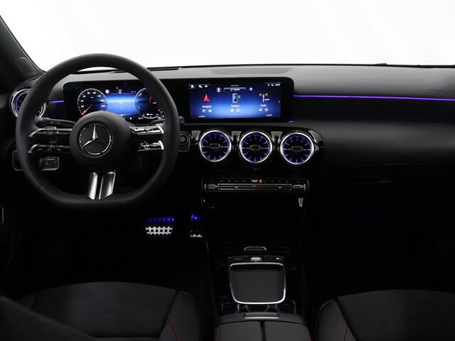 Mercedes-Benz A-KLASSE 250e Business Solution AMG | Panoramaschuifdak | Premium Plus | Head-up display | Dodehoekassistent |