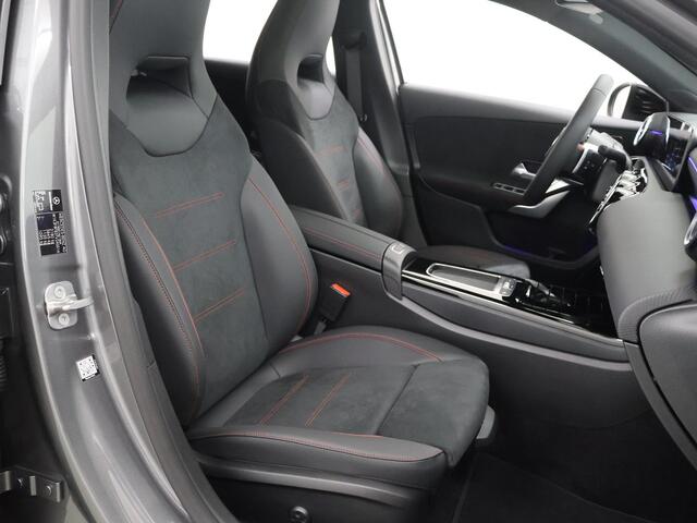 Mercedes-Benz A-KLASSE 250e Business Solution AMG | Panoramaschuifdak | Premium Plus | Head-up display | Dodehoekassistent |