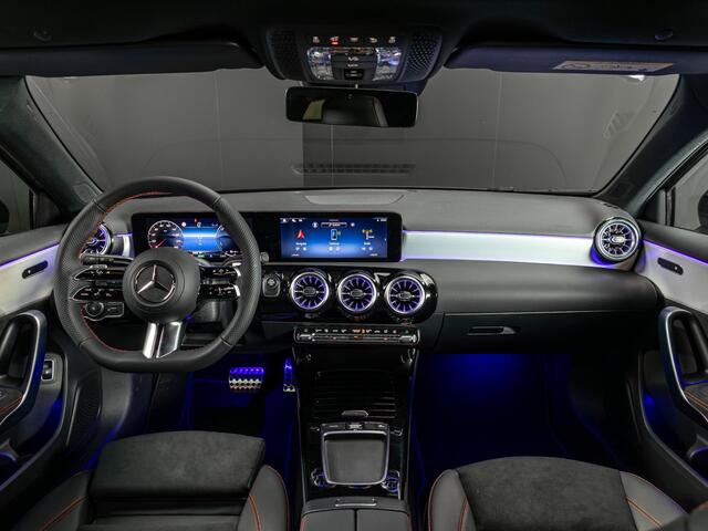 Mercedes-Benz A-KLASSE Hatchback 250 e Business Solution AMG Panorama dak