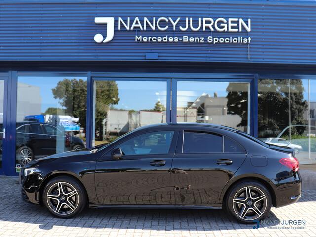 Mercedes-Benz A-KLASSE 250 e Business | AMG Ed. | 8G Aut. | MBUX | Night Pakket | Ambiente | Apple Car Play/Android Auto | Parkeer Assist. | 18 " LM Velgen |