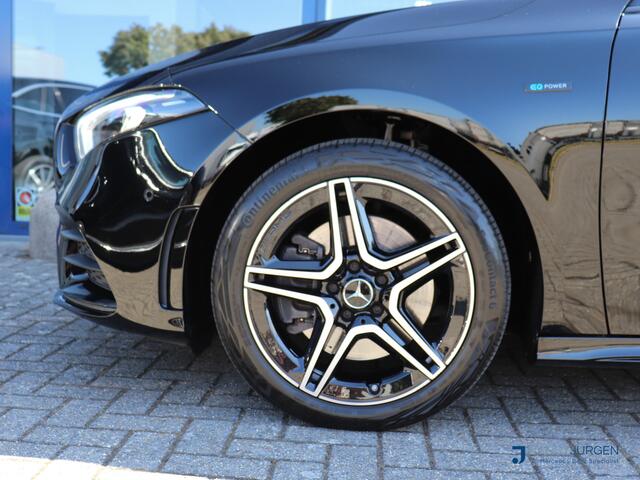 Mercedes-Benz A-KLASSE 250 e Business | AMG Ed. | 8G Aut. | MBUX | Night Pakket | Ambiente | Apple Car Play/Android Auto | Parkeer Assist. | 18 " LM Velgen |