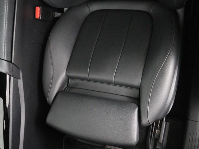 Mercedes-Benz A-KLASSE 200 Business Solution Luxury | Trekhaak | Panoramadak | Leder | Memory | Sfeerverlichting | Full LED | Stoelverwarming | Camera | Park assist | Cruise control |