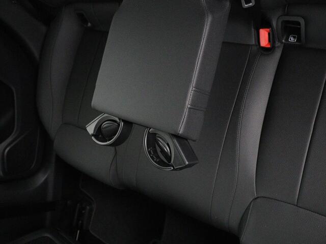Mercedes-Benz A-KLASSE 200 Business Solution Luxury | Trekhaak | Panoramadak | Leder | Memory | Sfeerverlichting | Full LED | Stoelverwarming | Camera | Park assist | Cruise control |