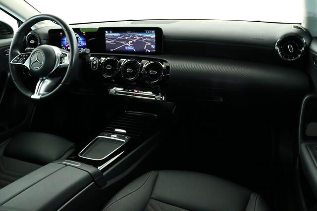 Mercedes-Benz A-KLASSE 180 Business Line / Navigatie / Camera / Cruisecontrol / Bluetooth