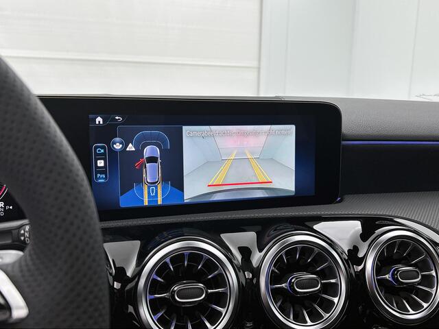 Mercedes-Benz A-KLASSE 180 Business Solution AMG | Nightpakket | Parkeerpakket met achteruitrijcamera | KEYLESS GO | Sfeerverlichting | MULTIBEAM LED | Extra USB-poorten | Verwarmde stoelen vooraan |