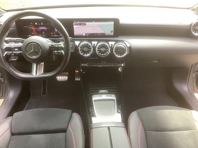 Mercedes-Benz A-KLASSE 250e Plug in Hybrid AMG line I dealer onderhouden