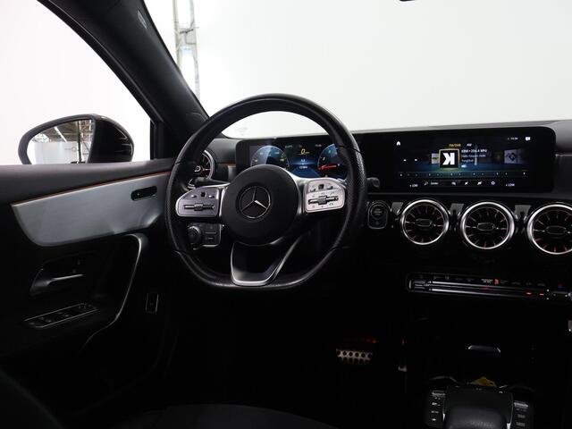 Mercedes-Benz A-KLASSE 180 Business Solution AMG | Night | Widescreen | Stoelverwarming | Achteruitrijcamera | Sfeerverlichting |