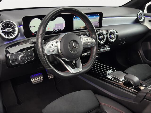 Mercedes-Benz A-KLASSE 220 190PK AMG Night Premium+ Pano Sfeer Dode-Hoek