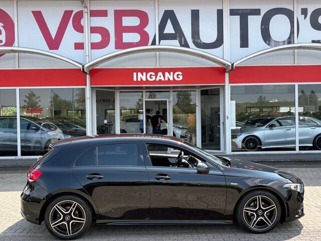 Mercedes-Benz A-KLASSE A180 EDITION AMG-LINE 122PK LED NAVI CAMERA SFEERVERLICHTING AIRCO LMV PDC