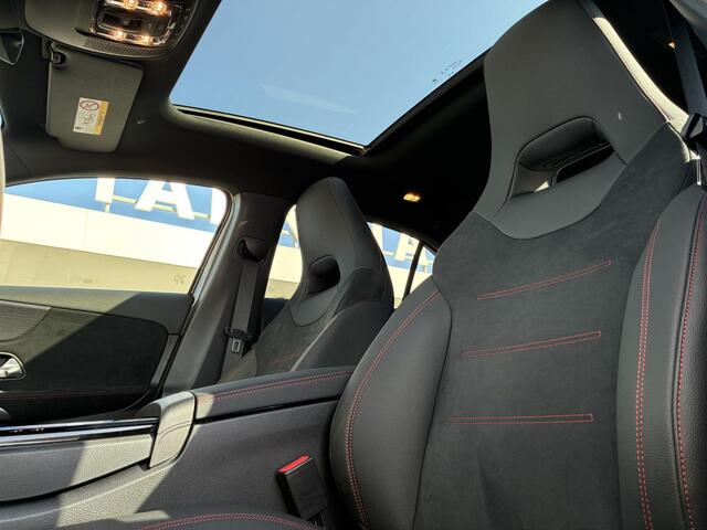 Mercedes-Benz A-KLASSE 250 e Business Solution AMG | Night Pakket | Panoramadak | MULTIBEAM LED Koplampen | Stoelverwarming | Sfeerverlichting | Apple CarPlay | Android Auto