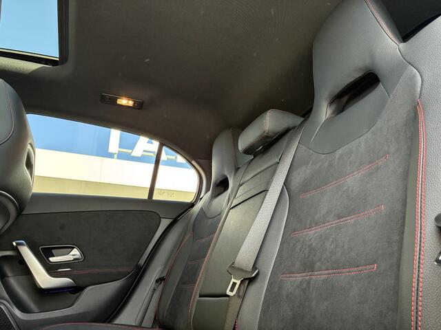 Mercedes-Benz A-KLASSE 250 e Business Solution AMG | Night Pakket | Panoramadak | MULTIBEAM LED Koplampen | Stoelverwarming | Sfeerverlichting | Apple CarPlay | Android Auto
