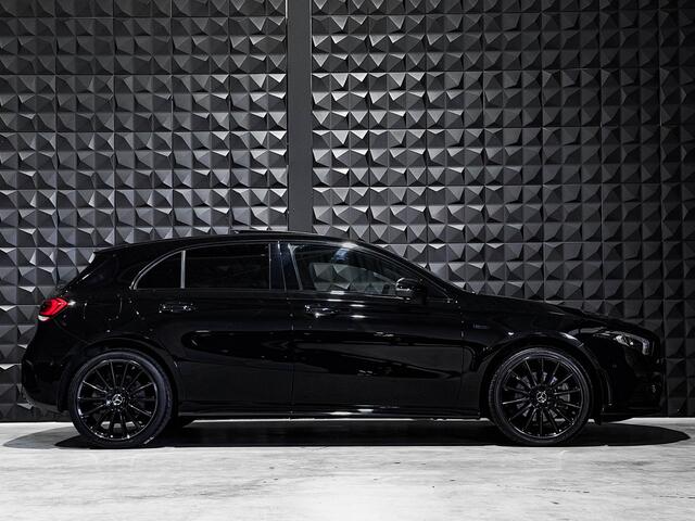 Mercedes-Benz A-KLASSE 250 e AMG Line | Pano | 19"| Topv. | Burmeister | Memo 2x | Trekh> | Side Ass. |