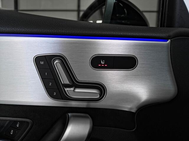 Mercedes-Benz A-KLASSE 180 AMG | Burmester | Panoramadak | Multibeam | Memory | Camera