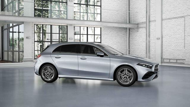 Mercedes-Benz A-KLASSE 180 Star Edition AMG Line | Panoramadak | Trekhaak | Chrome pakket |