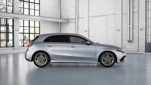 Mercedes-Benz A-KLASSE 180 Star Edition AMG Line | Panoramadak | Trekhaak | Chrome pakket |