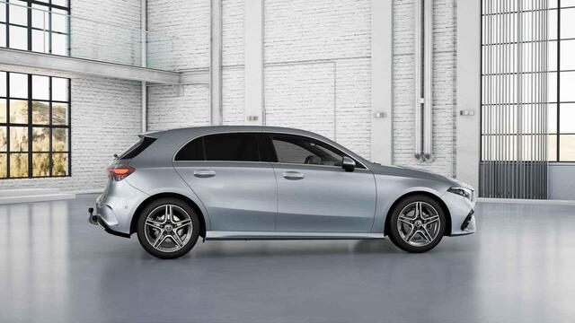Mercedes-Benz A-KLASSE 180 Star Edition AMG Line | Panoramadak | Trekhaak | Chrome pakket |
