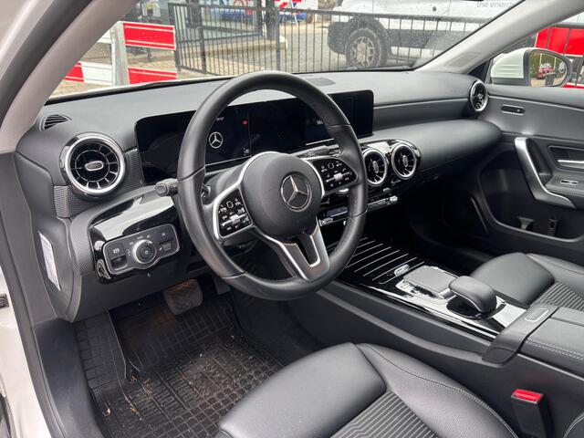 Mercedes-Benz A-KLASSE 220 4MATIC Premium / LED / Navi / Camera / LMV