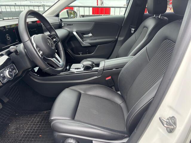 Mercedes-Benz A-KLASSE 220 4MATIC Premium / LED / Navi / Camera / LMV