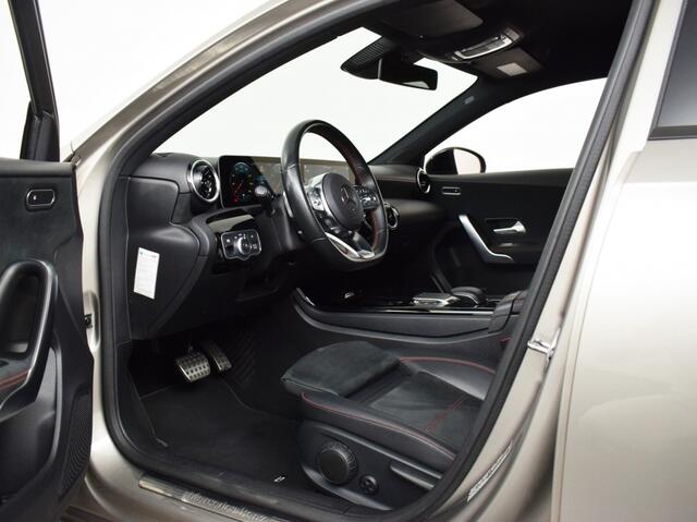 Mercedes-Benz A-KLASSE 180 Business Solution AMG | Widescreen o Alcantara o CarPlay o NAP