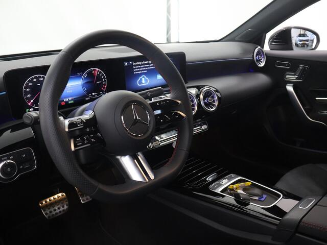Mercedes-Benz A-KLASSE 250e Business Solution AMG | Panoramaschuifdak | Head-up display | Premium Plus | Stoelverwarming | 360° camera |