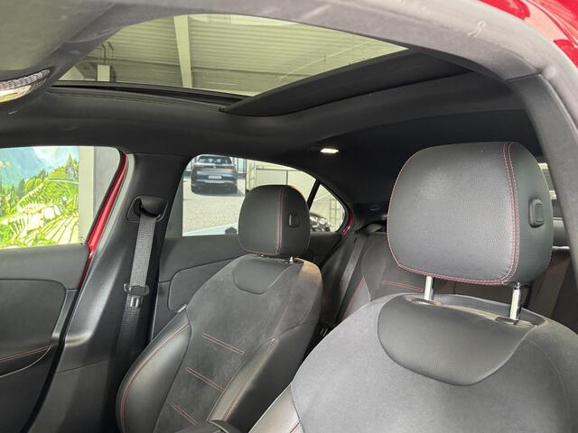 Mercedes-Benz A-KLASSE 250 e AMG Line | Trekhaak | Panoramadak | Stoelverwarming | Achteruitrijcamera |