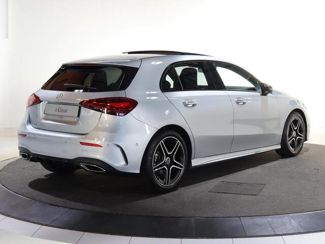 Mercedes-Benz A-KLASSE 180 Business Solution AMG | Panoramaschuifdak | Achteruitrijcamera | Nightpakket | MULTIBEAM LED | Stoelverwarming |