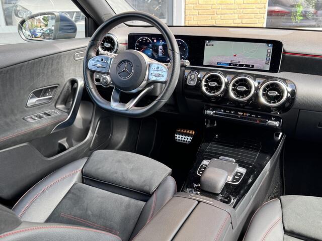 Mercedes-Benz A-KLASSE 180 AUTOMAAT AMG LINE SPORTSTOELEN/CARPLAY/LED/CAMERA/TREKHAAK/NL-AUTO/60.000 KM!