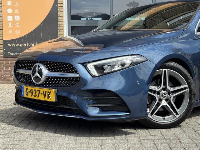 Mercedes-Benz A-KLASSE 180 AUTOMAAT AMG LINE SPORTSTOELEN/CARPLAY/LED/CAMERA/TREKHAAK/NL-AUTO/60.000 KM!