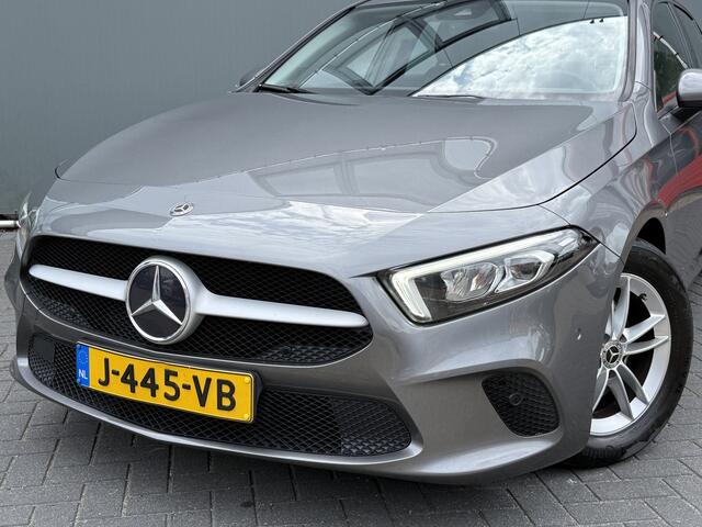 Mercedes-Benz A-KLASSE BWJ 2020 180 136 PK Luxury Line AUTOMAAT | TREKHAAK | STOELVERW. | FULL LED | CAMERA | CARPLAY + ANDROID | NAVI | CLIMA | CRUISE | LMV | PDC