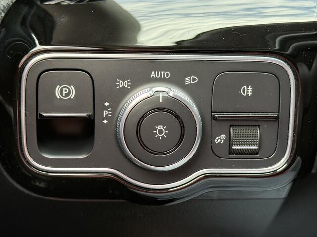 Mercedes-Benz A-KLASSE BWJ 2020 180 136 PK Luxury Line AUTOMAAT | TREKHAAK | STOELVERW. | FULL LED | CAMERA | CARPLAY + ANDROID | NAVI | CLIMA | CRUISE | LMV | PDC